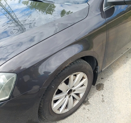 Volkswagen Passat cena 21000 przebieg: 335000, rok produkcji 2011 z Katowice małe 79